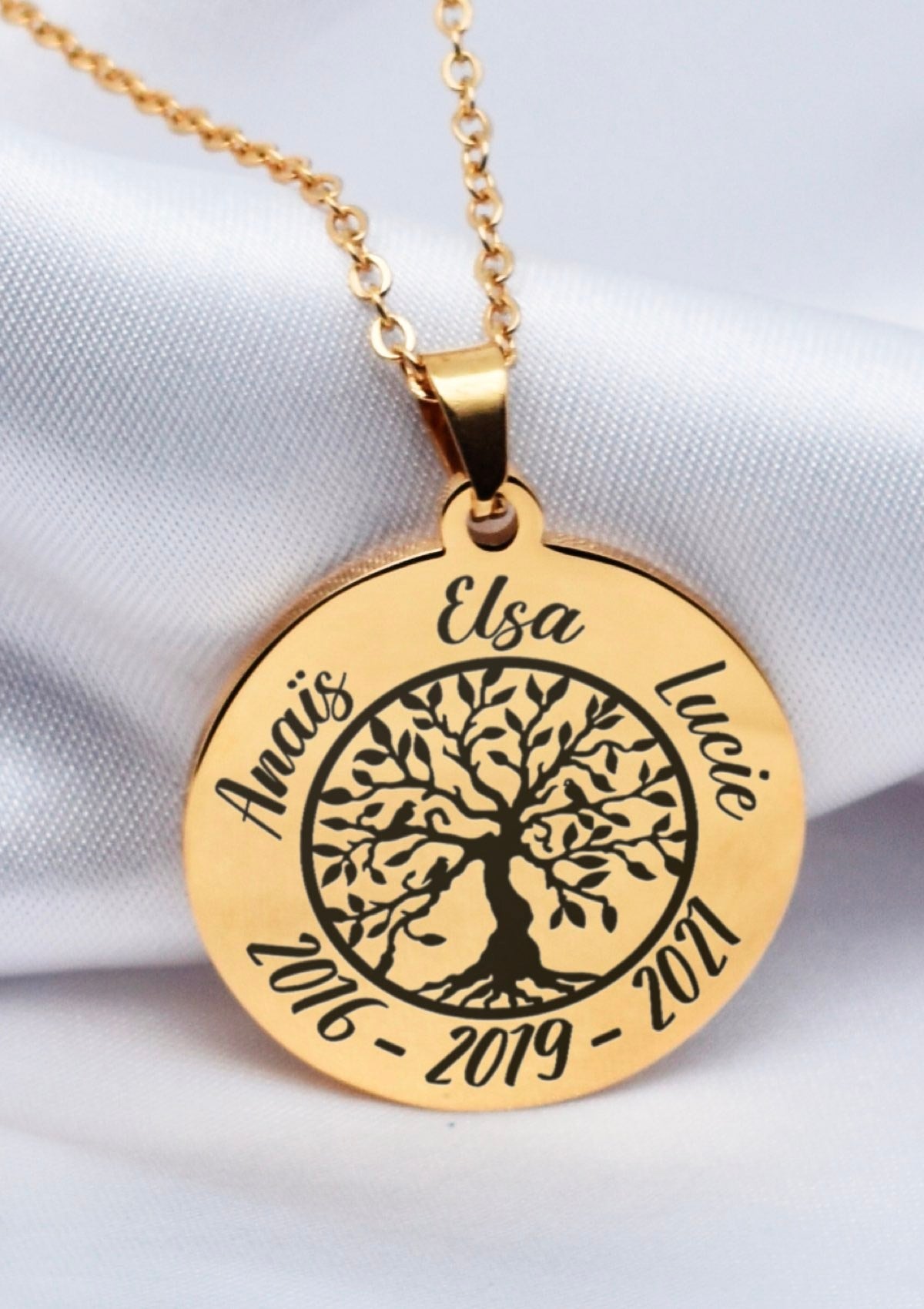 collier arbre de vie personnalisé doré avec prénoms et dates