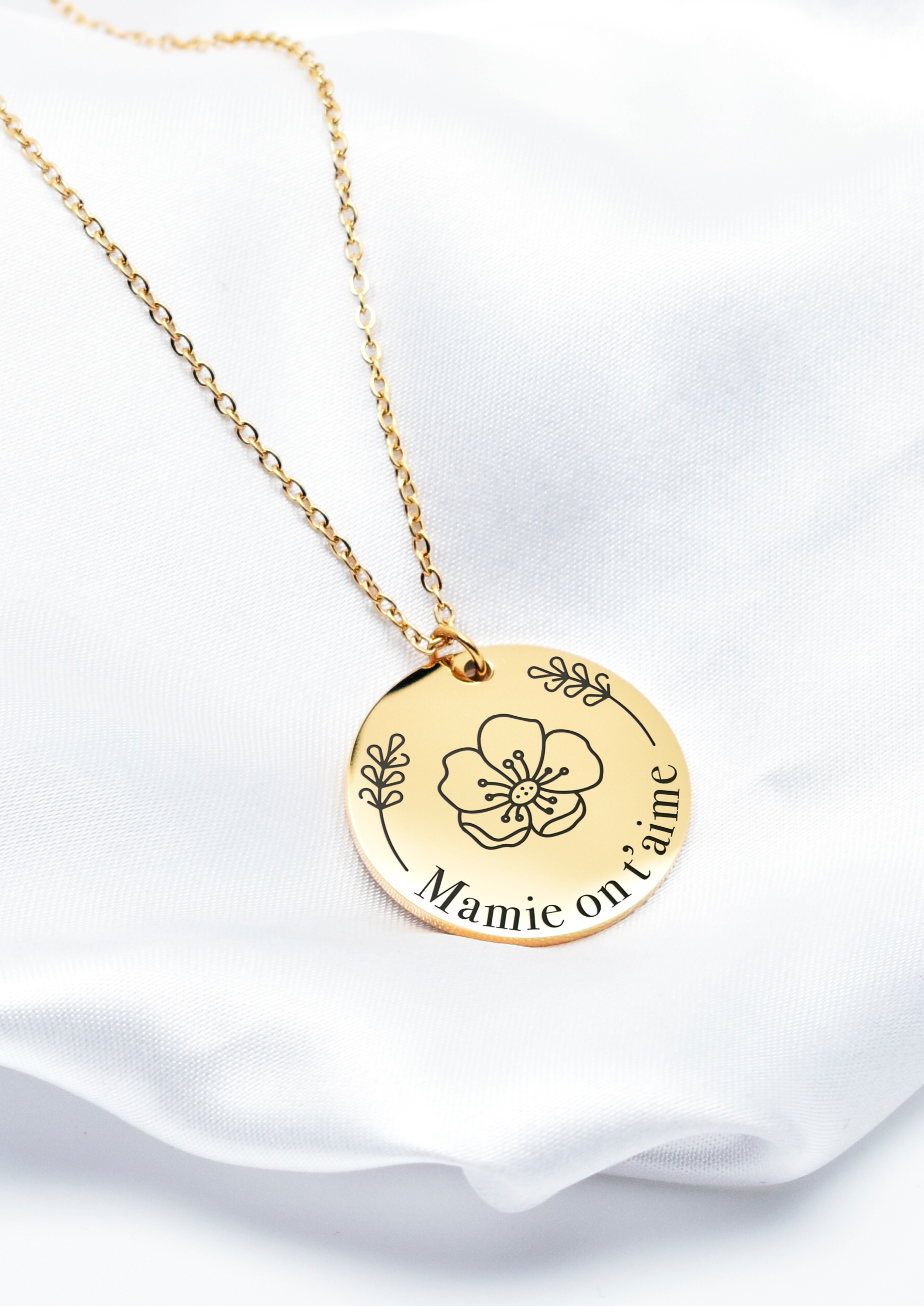 collier doré mamie on t'aime