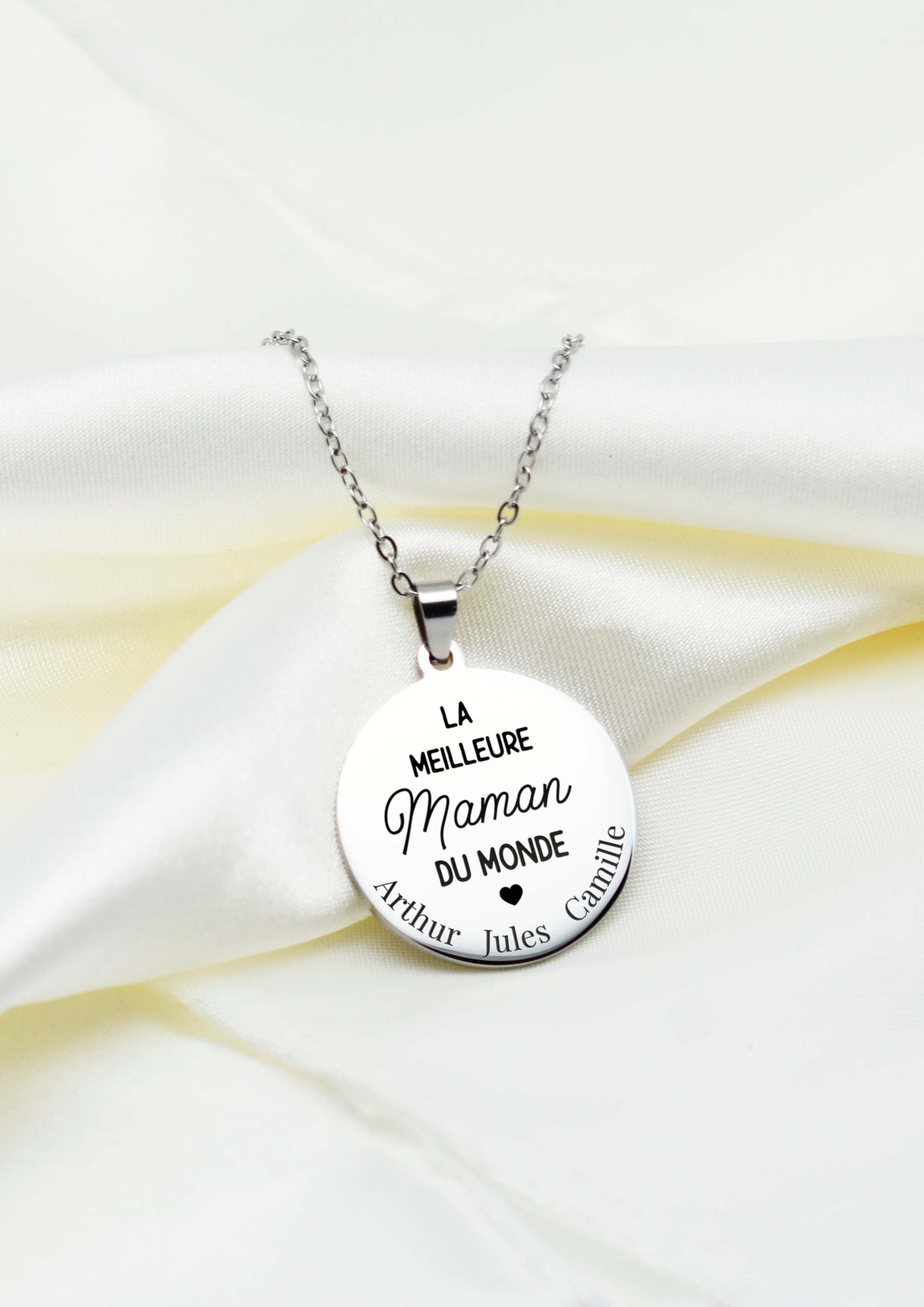 collier meilleure maman du monde argenté avec prénoms