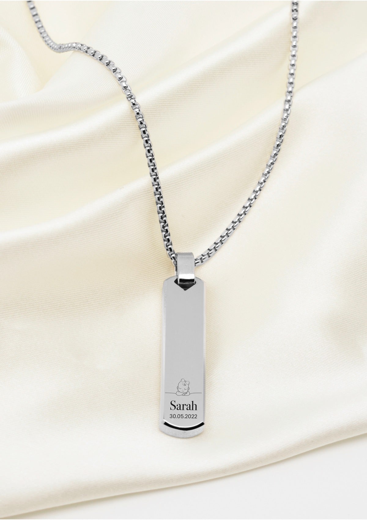 collier personnalisé avec prénom et date bébé