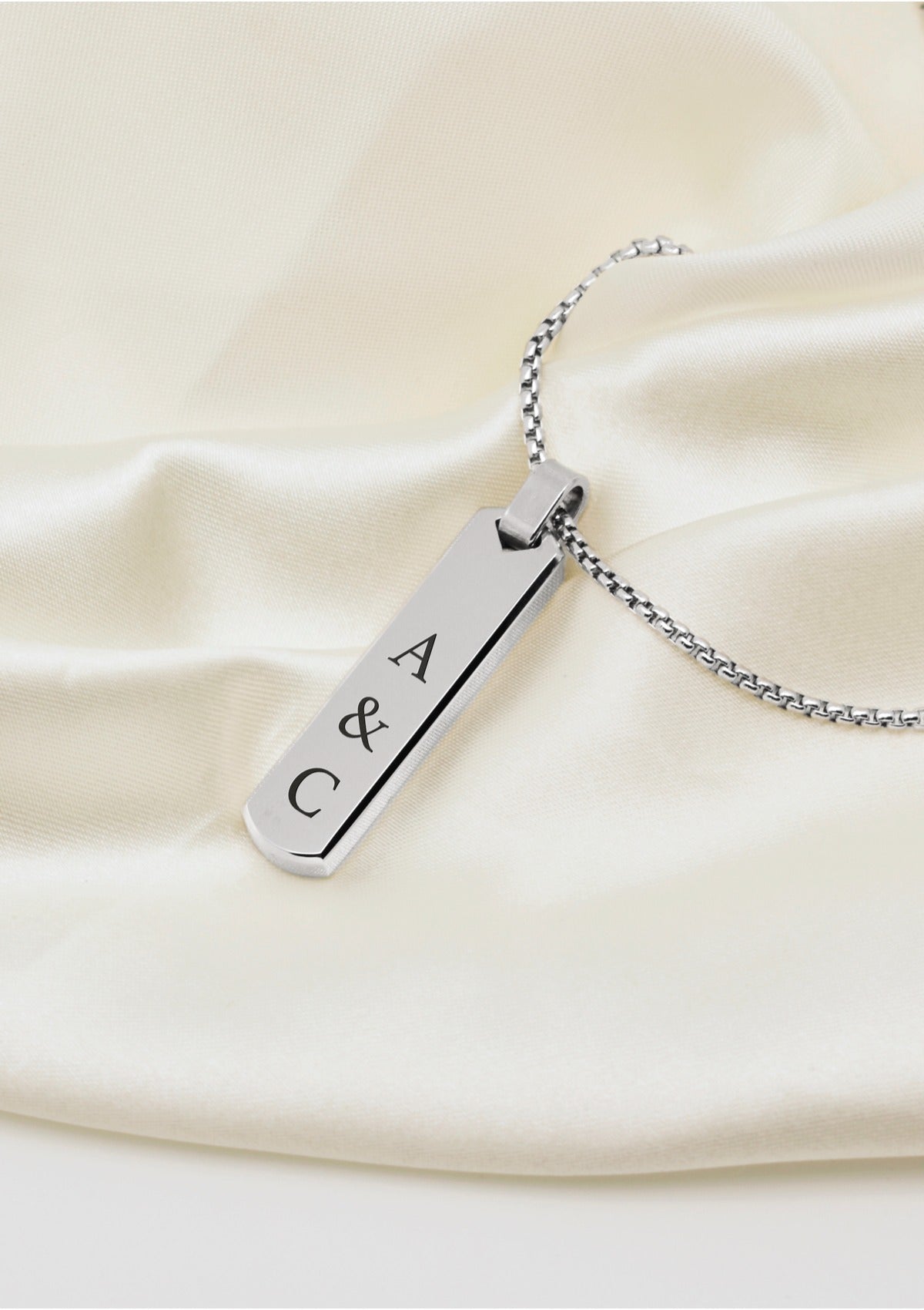 collier personnalisé avec initiales A & C