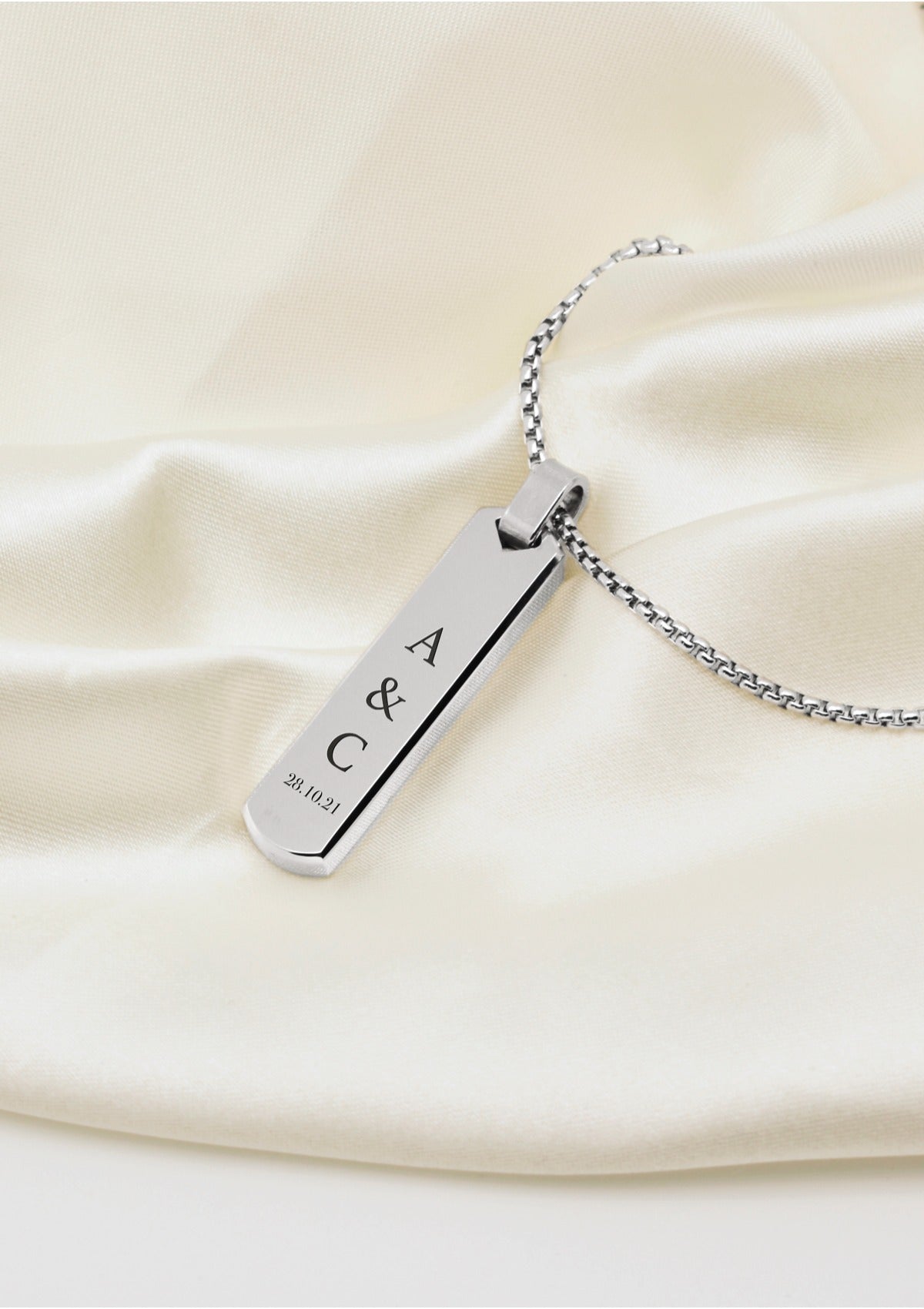 collier personnalisé deux initiales et date