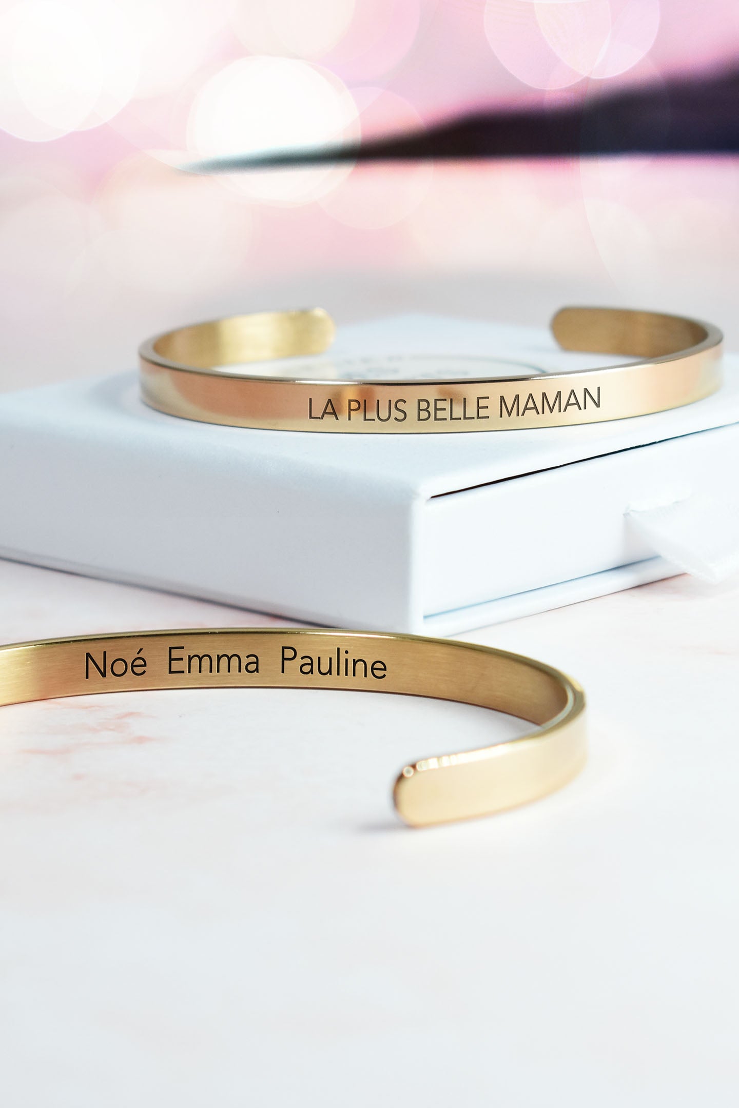 jonc rose doré avec message personnalisé recto : la plus belle maman verso : noé emma pauline