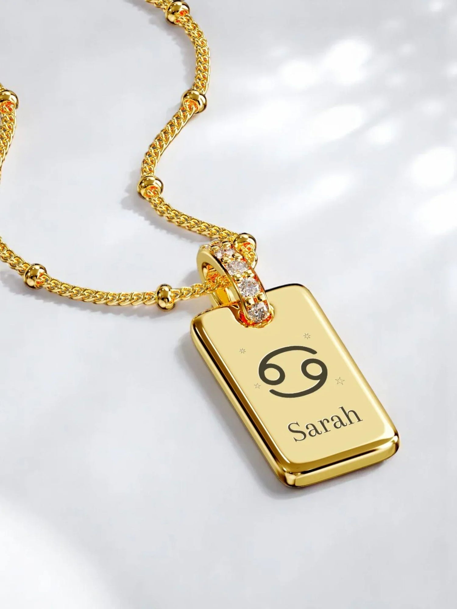Un bijou qui parle au cœur : l’histoire de Sarah et de son collier astrologique