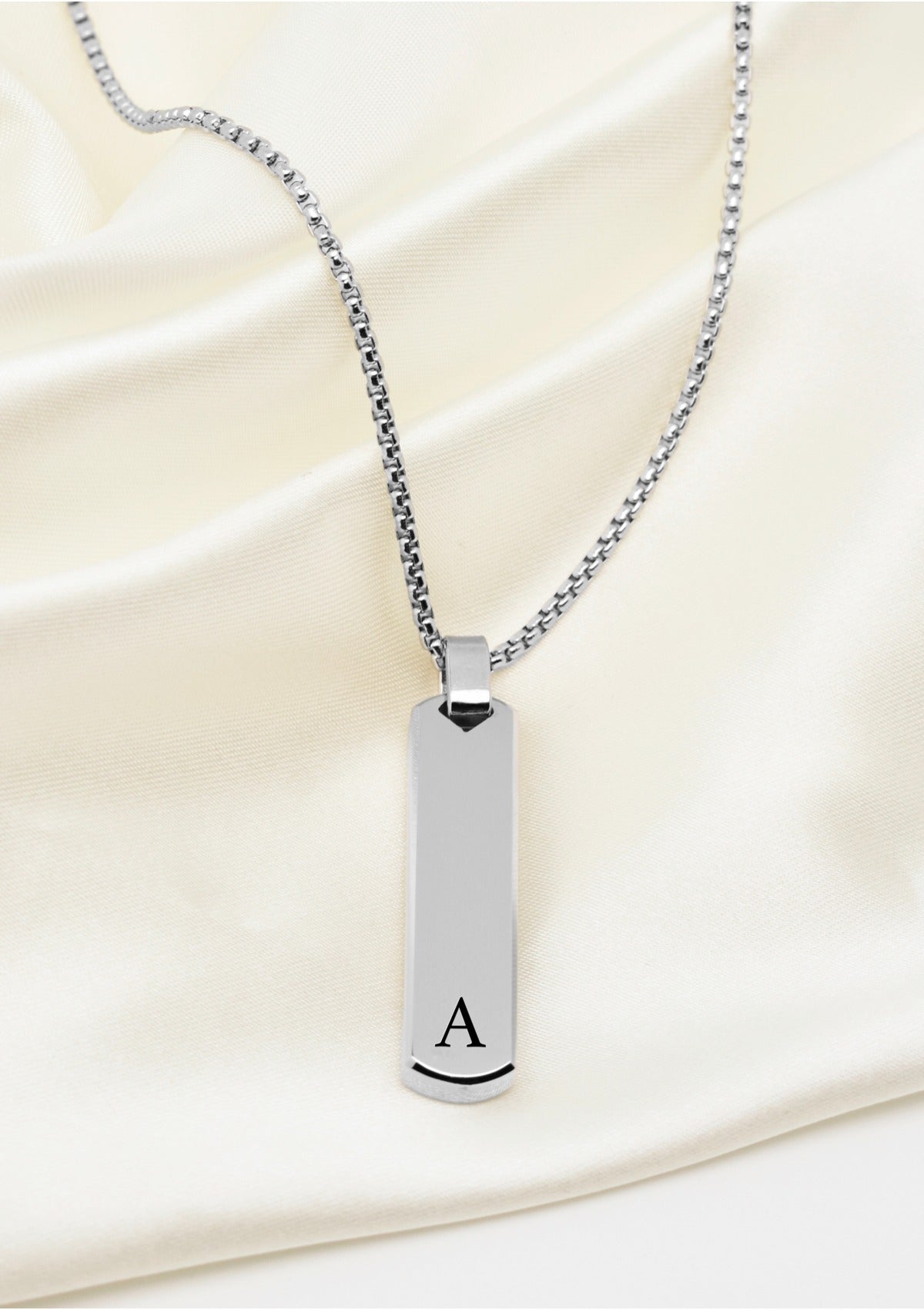collier personnalisé avec initiale argenté